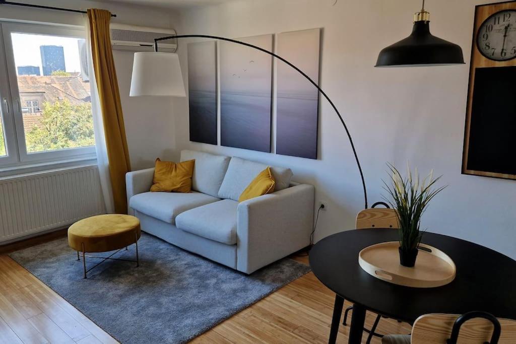 Midnight Blue Oasis - Center, Free Parking Apartman